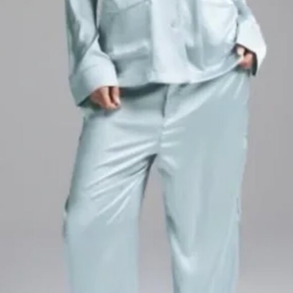 NWOT SKIMS HOTEL SKIMS SHINE LONG SLEEVE BUTTON UP/Bottoms Size L - Picture 5 of 5